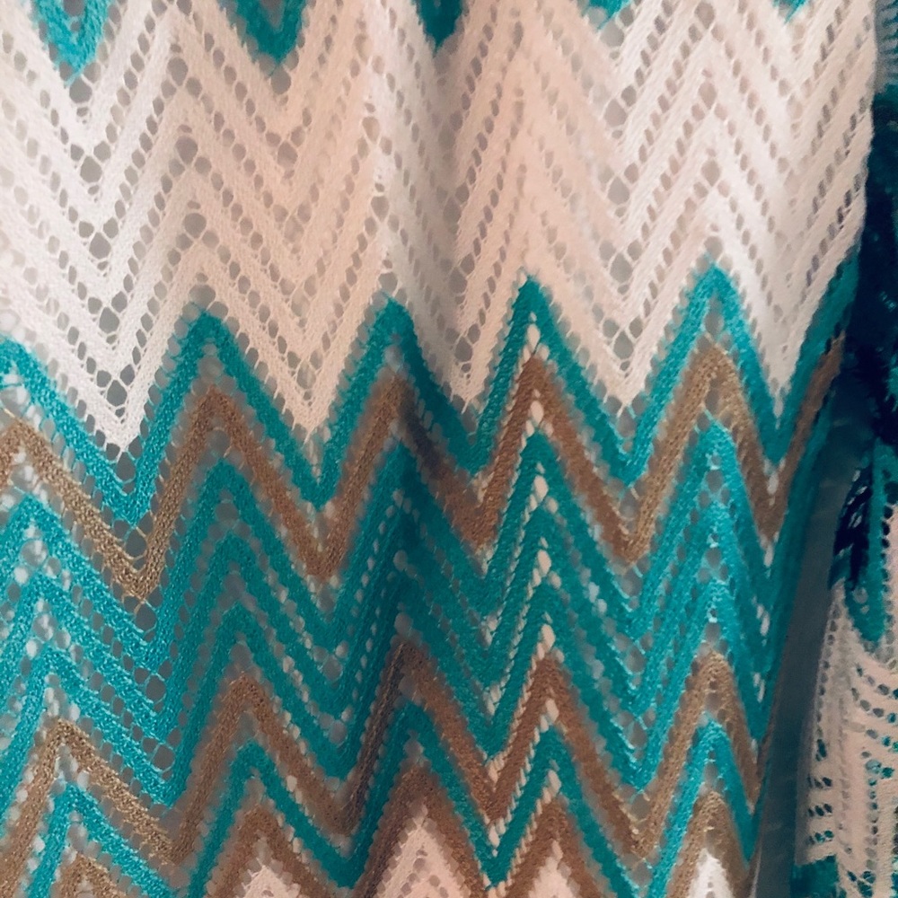 Very cute chevron style knit dress. Size M